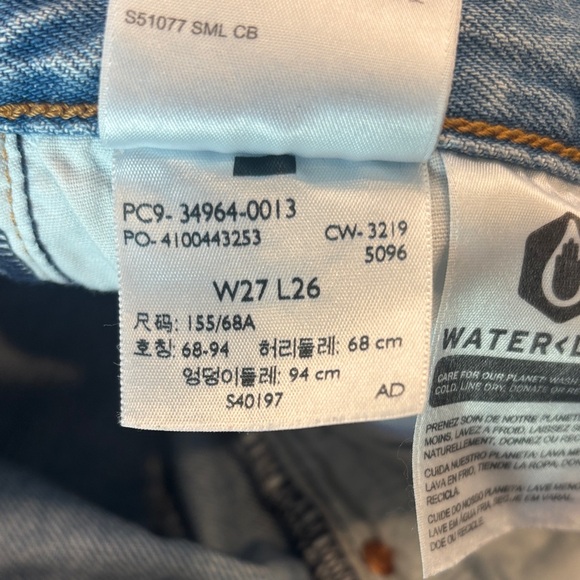 Levi's Women's Distressed Wedgie Straight Leg Light Wash Jeans Size 27 - Picture 12 of 15